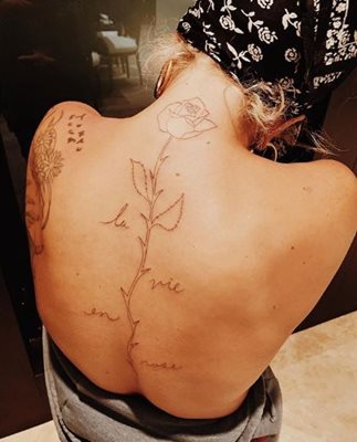 Татуировката, вдъхновена от "Роди се звезда" СНИМКА: инстаграм/ladygaga