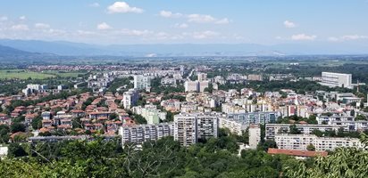 Студ и мраз в Пловдив и в петък, сняг през уикенда