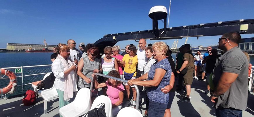 Rumin Radev et son épouse Desislava à bord du catamaran municipal de Burgos