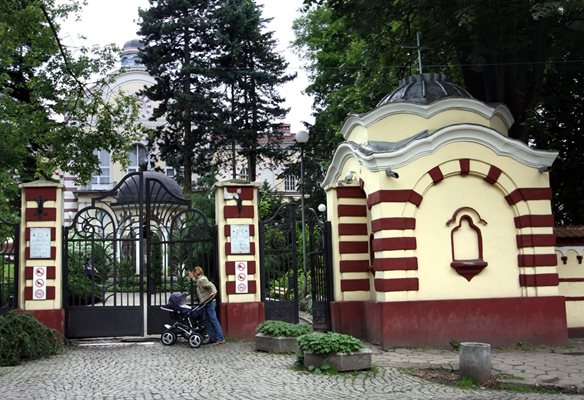 Всяка година правителството отпуска пари за поддръжката на българските православни храмове в чужбина.