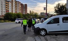 Арести и в Търново, прибраха двама и три проститутки от хотелски апартамент