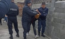 10 са задържаните в Бургас, разследват ги за кражби и наркотици
