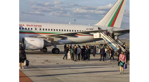 Кацна самолетът с 92 българи, евакуирани от Израел Снимка: Румяна Тонева