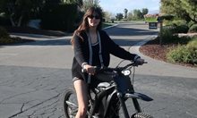 Нина Добрев е в болница, пострада сериозно при инцидент с мотоциклет (Снимки)