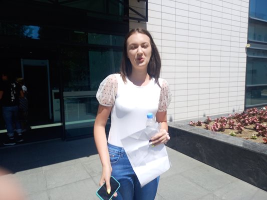 Благоевградчанката Денислава Новачева излезе оптимистично настроена след изпита.