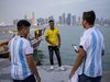 Катар наел пакистанци за фенове за 10 долара на ден
