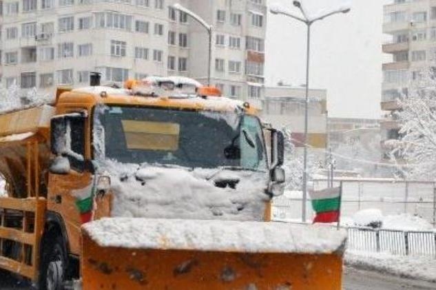 Трасетата на градския транспорт в София са обработени срещу заледявания