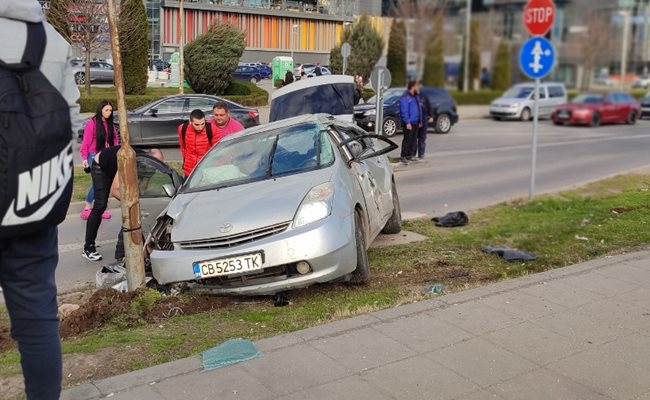 Катастрофиралата кола
Снимка: Фейсбук/Violeta Simonska