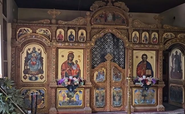 За трети път разбиха църквата "Света Троица" в Сливен през последния месец (Снимки)