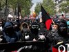 Сблъсъци в Париж между полицията и протестиращи младежи (Снимки)
