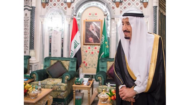 Крал Салман ибн Абдулазиз - последният от синовете на основателя на саудитската държава, който седи на трона. След него управлението ще мине в ръцете на следващото поколение принцове. СНИМКА: РОЙТЕРС