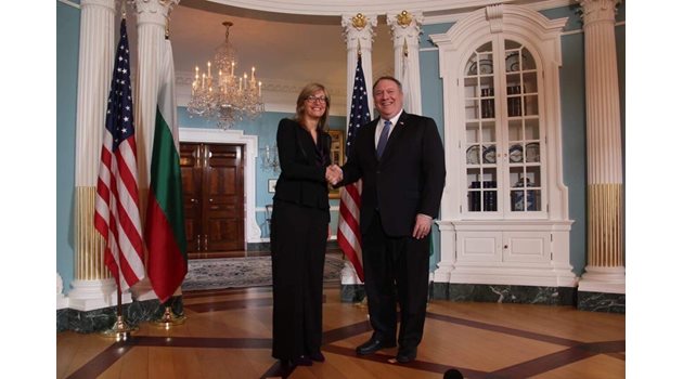 Екатерина Захариева се срещна с държавния секретар на САЩ Майк Помпео в Държавния департамент на САЩ.  Снимка външно министерство