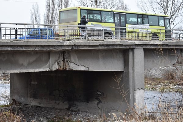 Мостът се нуждае спешно от основен ремонт. Снимка: Община Асеновград