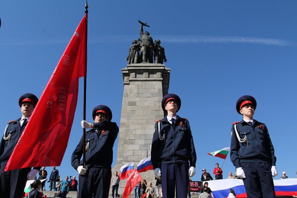 Местят Паметника на съветската армия