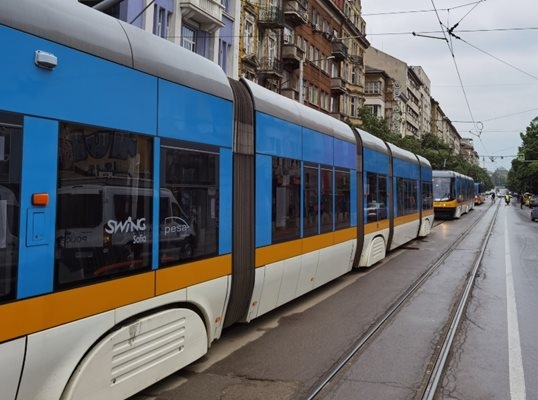 Втори блъснат от трамвай в София, мъжът е откаран в "Пирогов" по спешност