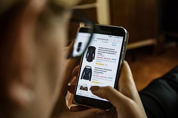 Ръстът на продажбите в някои онлайн магазини за облекло е спаднал до 0.

