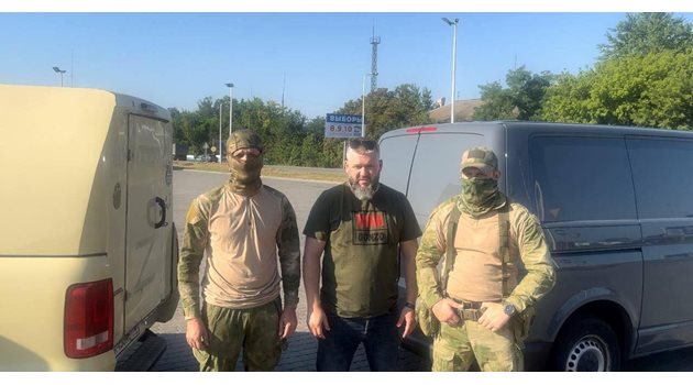 Руснак, който доброволно се е записал да се бие в Украйна, разказва пред блогър, че го е направил, след като е гледал много репортажи на WarGonzo СНИМКА: Телеграм/WarGonzo