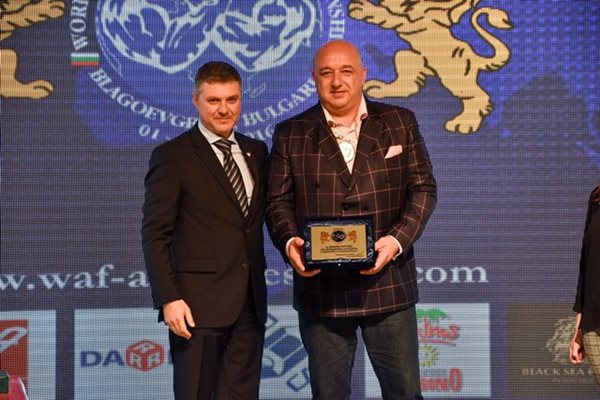 Министър Кралев участва в награждаването на победителите; Снимки: ММС