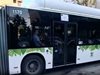 Пътник счупи с крак стъклото на вратата на автобус от градския транспорт в София