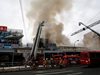 Пожар бушува на най-големия в света рибен пазар в Токио