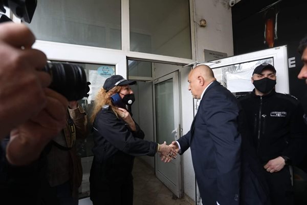 Бившият премиер Бойко Борисов пристига на разпит в сградата на Софийска градска прокуратура на ул. "Съборна".