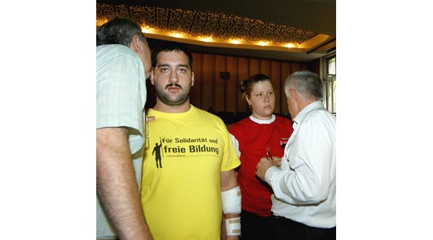 Жарко Момчилович в съда през 2007 г., когато се опитаха да го убият в София. 