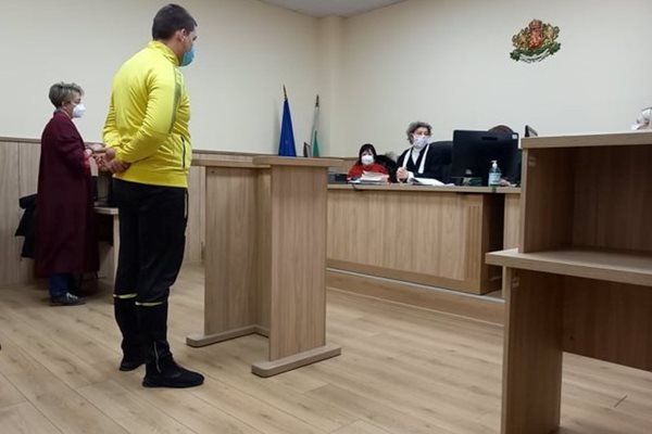 Иван Алексиев в съдебната зала призна вината си. Снимка: Ваня Драганова