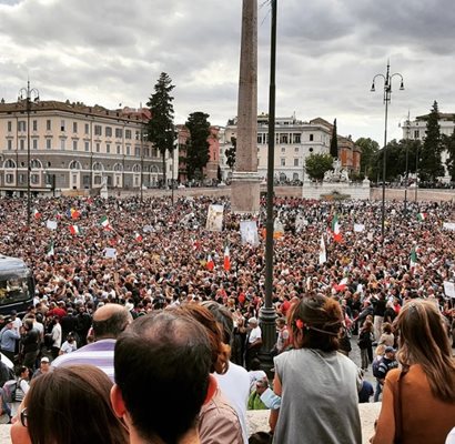 Хиляди противници на зеления пропуск протестираха в Рим.

СНИМКА: ИНСТАГРАМ