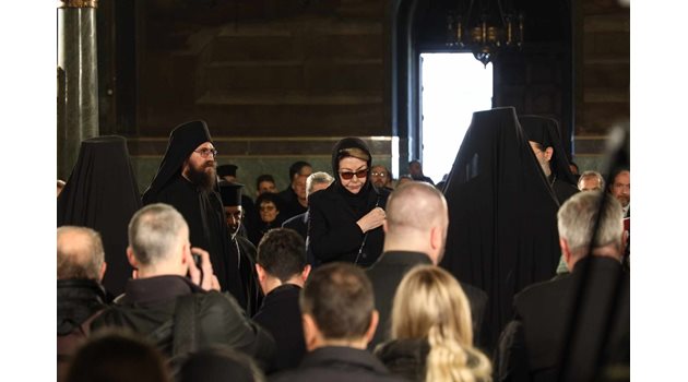 Елеонора Митрофанова дойде на заупокойната литургия за патриарх Неофит СНИМКА: Георги Кюрпанов-Генк