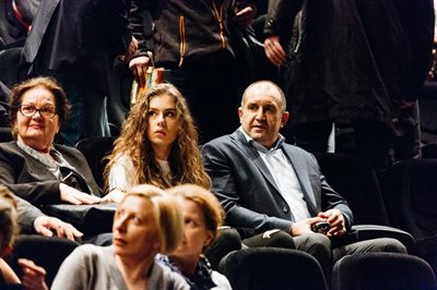 President Rumen Radev with his daughter at the theater.  PHOTO: ORLIN GORYANOV, National Palace of Culture