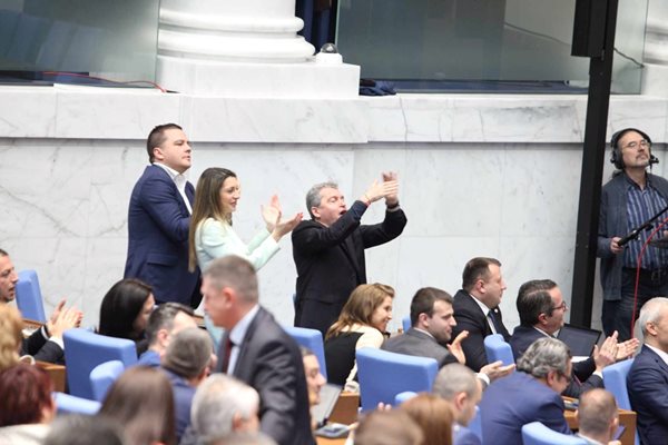 Официално ПП-ДБ предложи на ГЕРБ-СДС вторият мандат да е национален и премиерът да е излъчен от партията на Бойко Борисов