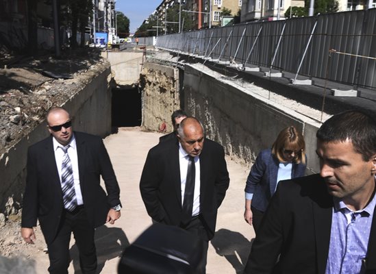 Бойко Борисов инспектира строежа на третия лъч на метрото в София.