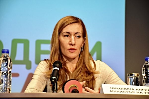 Министър Николина Ангелкова.
