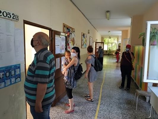 Сравнително ниска избирателна активност имаше в Пловдив.