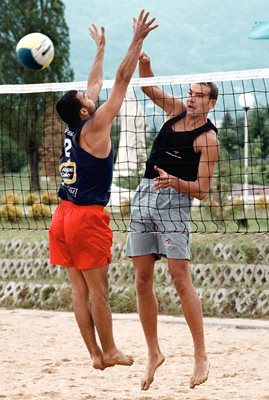 Един от най-известните ни волейболисти Ивайло Гаврилов (вдясно) буквално изчезна преди 6 г. Според баща му вероятно е в Италия.