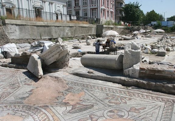 Скоро богаствата от базиликата ще бъдат експонирани.