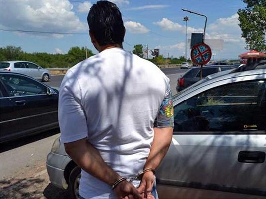 Арестуваният Михаил Младжов бе хванат да кара в колата си кокаин 
СНИМКИ: МВР

