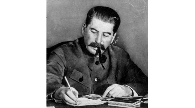 Въпреки жестокото си управление Сталине е човек с поетична душа и сърце, посветено на литературата.