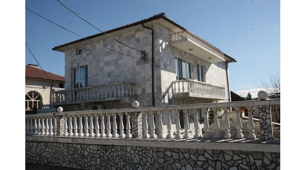 Къщата на Станка Илиева, в която живее цялата фамилия.