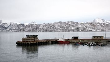 Норвегия е уредила спора с Русия за снабдяването на арктически архипелаг