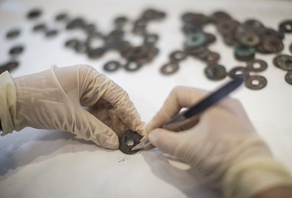 Хиляди бронзови монети бяха открити в останките на монетен двор, датиращ отпреди повече от 2000 години. Снимка:Радио Китай