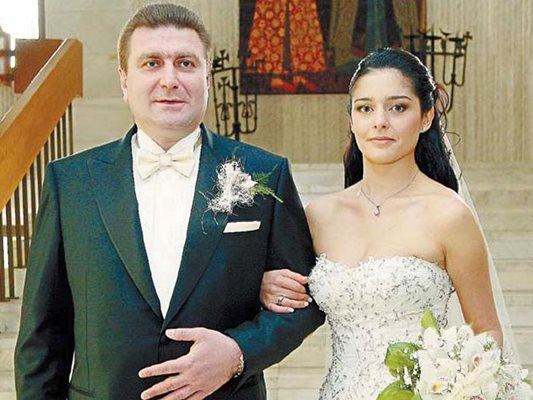 Валентин Златев и Люба се венчаха и пред Бог, след като преди 5 години сключиха граждански брак.
