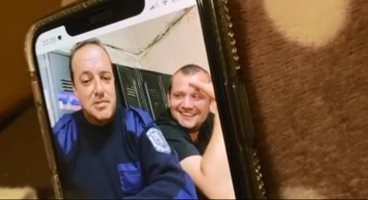 Заснеха клип как облечени с полицейска униформа говорят мръсотии на момиче (Видео)