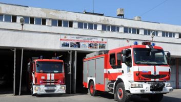 Показват благотворително пожарни коли и полицейска техника във Варна