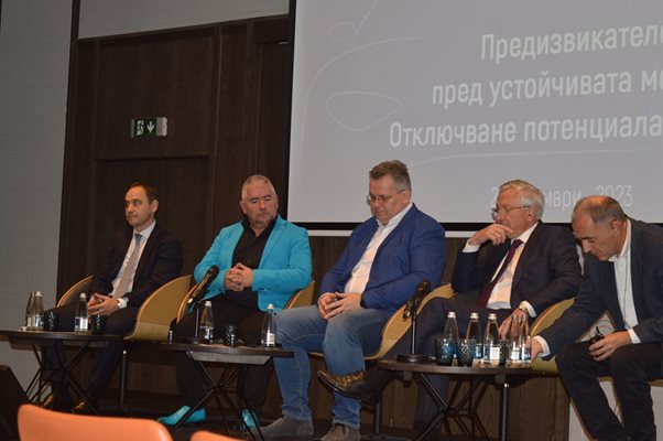 Мартин Гиков по време на кръгла маса: „Предизвикателства пред устойчивата мобилност. Отключване потенциала на България"
СНИМКА: Министерство на иновациите и растежа