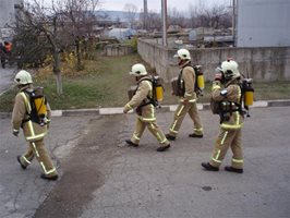 Тестват умни дрехи на пожарникарите