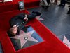 Хю Лори получи звезда на Алеята на славата (Снимки+Видео)