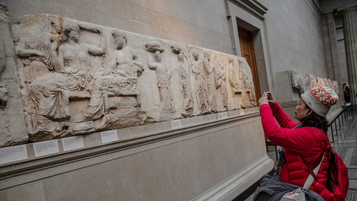 В Атина събират пари да платят на Лондон скулптурните групи от Партенона