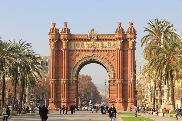 Испания очаква повече туристи през лятото, отколкото преди пандемията