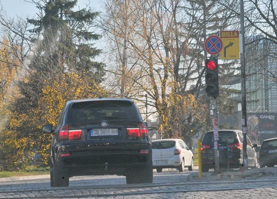 Черната Златка
минава на червено